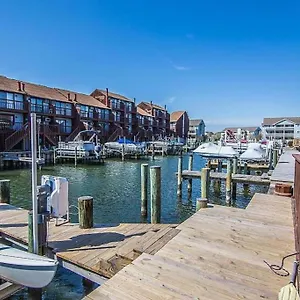 New Bijou Bayside Escape- 3beds, Balcony, Deck, Dock Holiday home